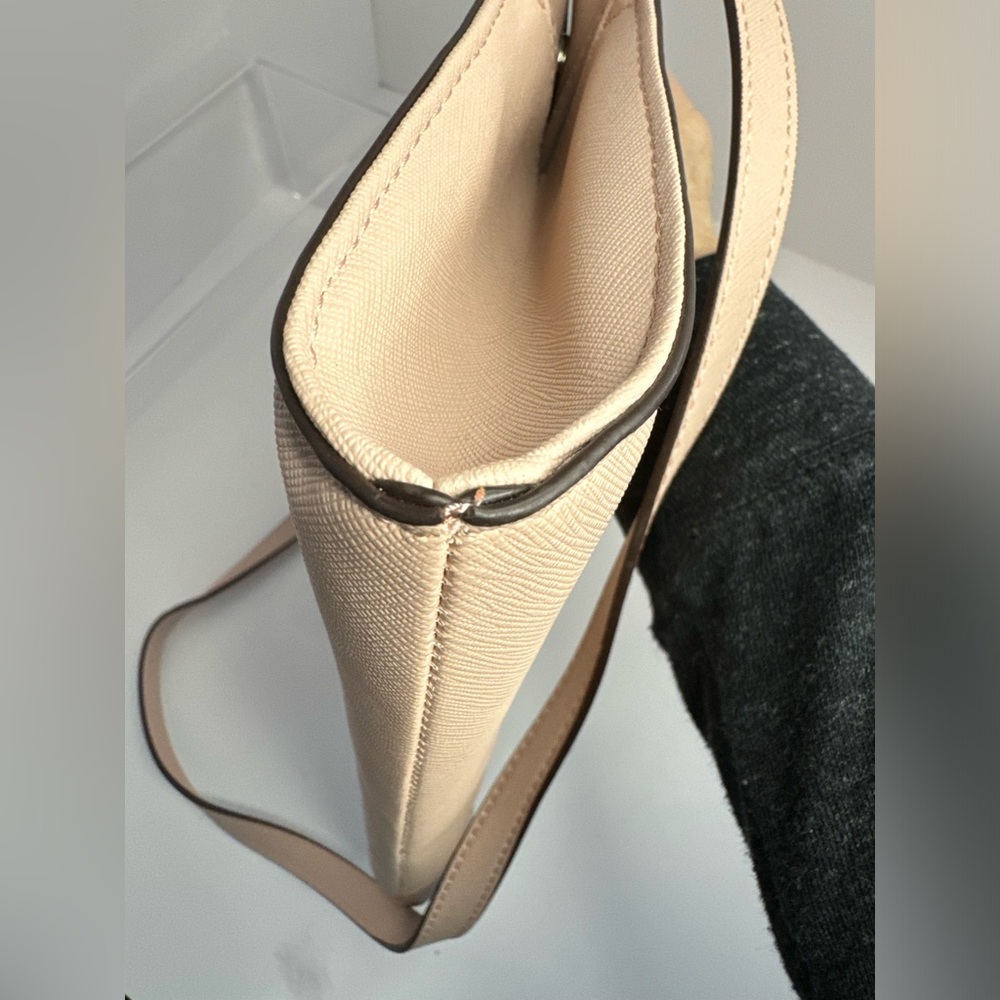 ☘️#119 DKNY EUC Bryant Park Top Zip Pink Crossbody Bag - Picture 6 of 15
